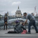 Равнодушие — уродливая болезнь общества