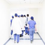 Разбор профессии пластический хирург. Плюсы и минусы