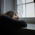 Тревога, панические атаки, селфхарм: какие сигналы у подростка нельзя пропустить